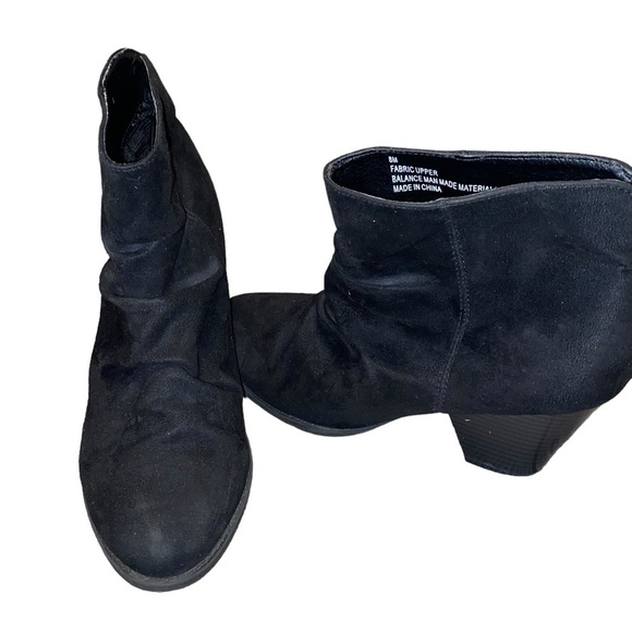 Clearance DIBA Ladies Black Faux suede ruched bootie size 8 Fabric upper 3” Heel - Picture 3 of 15